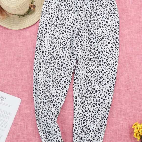HP💝Cozy leopard print drawstring joggers - Picture 3 of 5